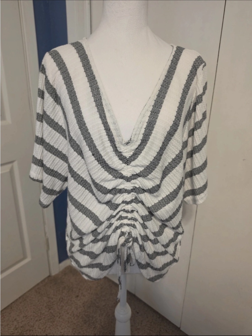 Daytrip White & Gray Striped V-Neck Cinch Front Tunic